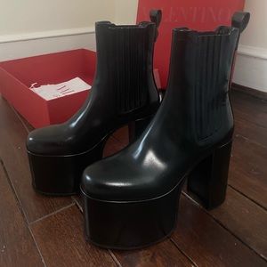 Valentino Garavani Club Beatle Boot Sz 39 EU/8.5 US NEW
